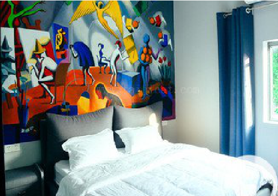 香格里拉对于酒店的墙体彩绘而言更注重哪些方面？